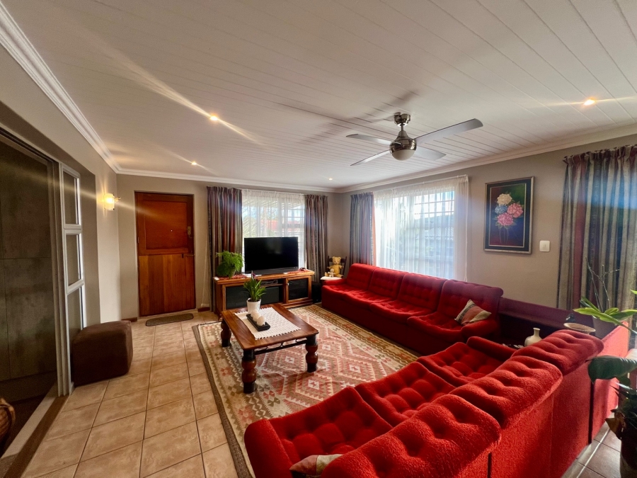 4 Bedroom Property for Sale in Herolds Bay Western Cape